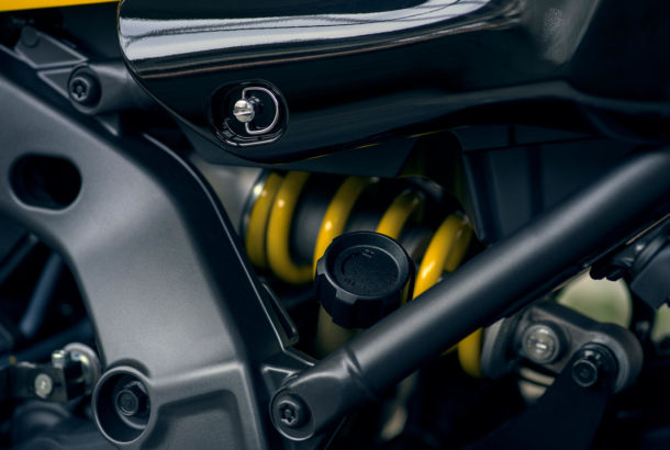 Vysoce kvalitní plně nastavitelné  přední a zadní odpružení KYB