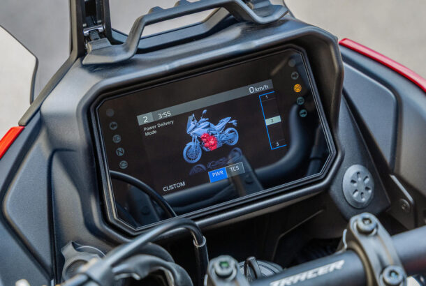 Elektronické ovládání plynu,  jízdní režimy YRC  a přepínatelný systém TCS