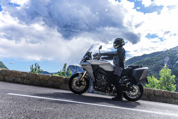 Inteligentní brzdový systém s funkcí Vehicle Hold Control* (u modelu Y-AMT)