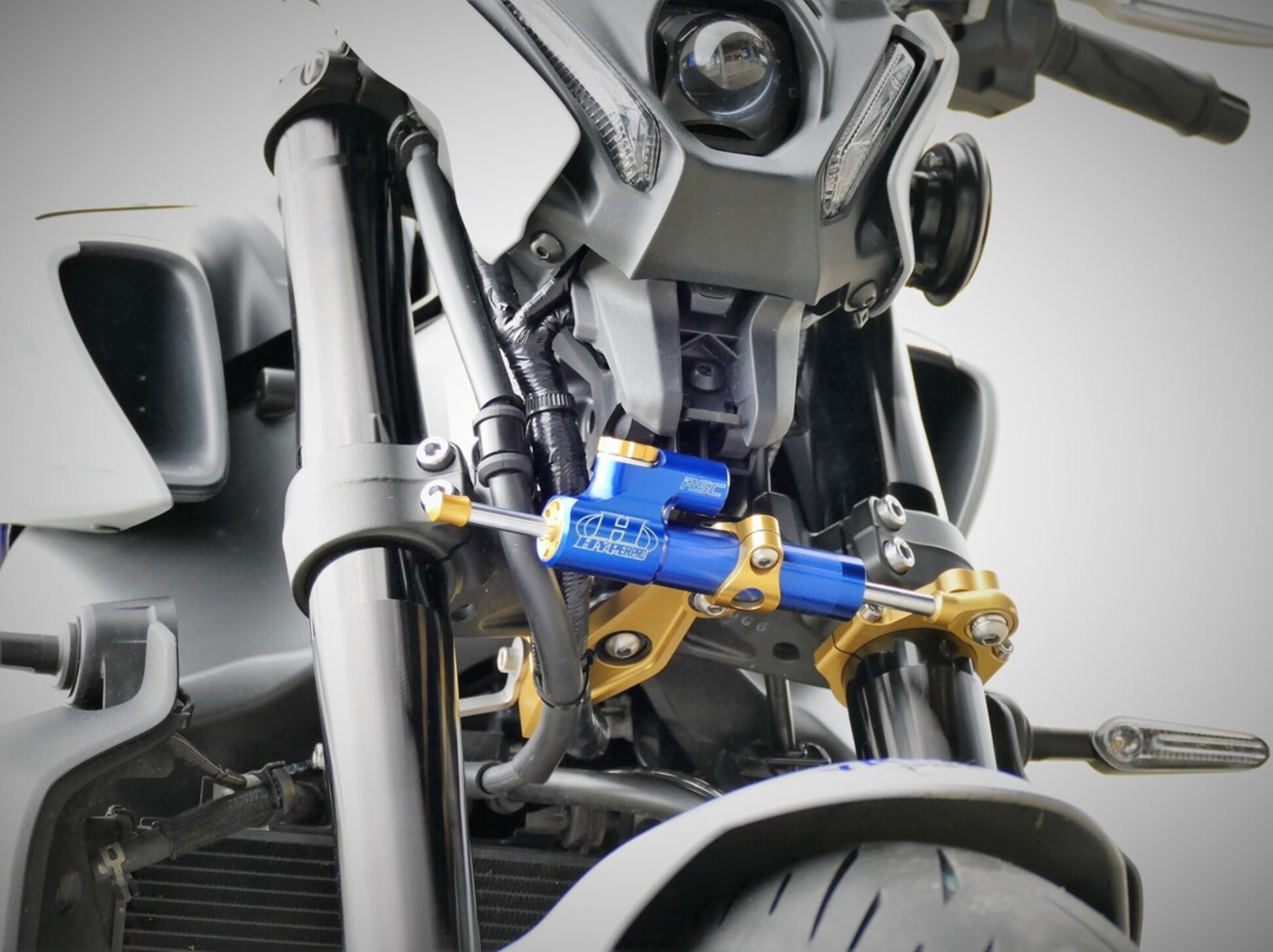 HYPERPRO tlumič řízení pro Yamaha Tracer 9/MT-09 ABS od 2021