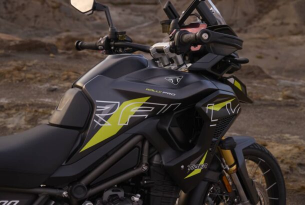 Poloaktivní odpružení Showa